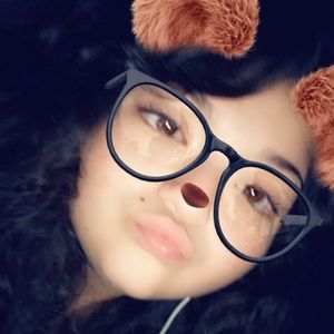 Meet your Posher, Chloe